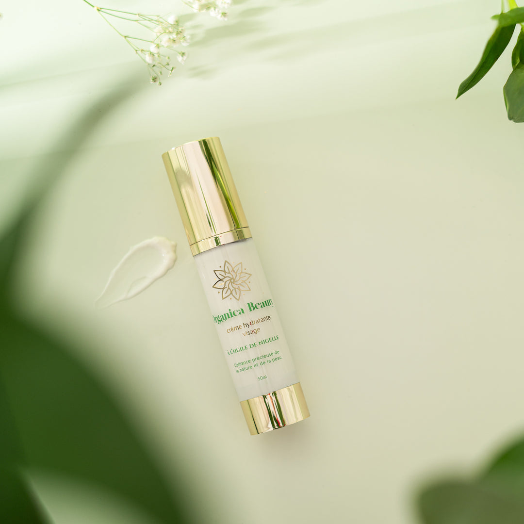 Texture onctueuse de la crème hydratante visage à la nigelle pour hydratation 24h