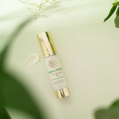 Texture onctueuse de la crème hydratante visage à la nigelle pour hydratation 24h