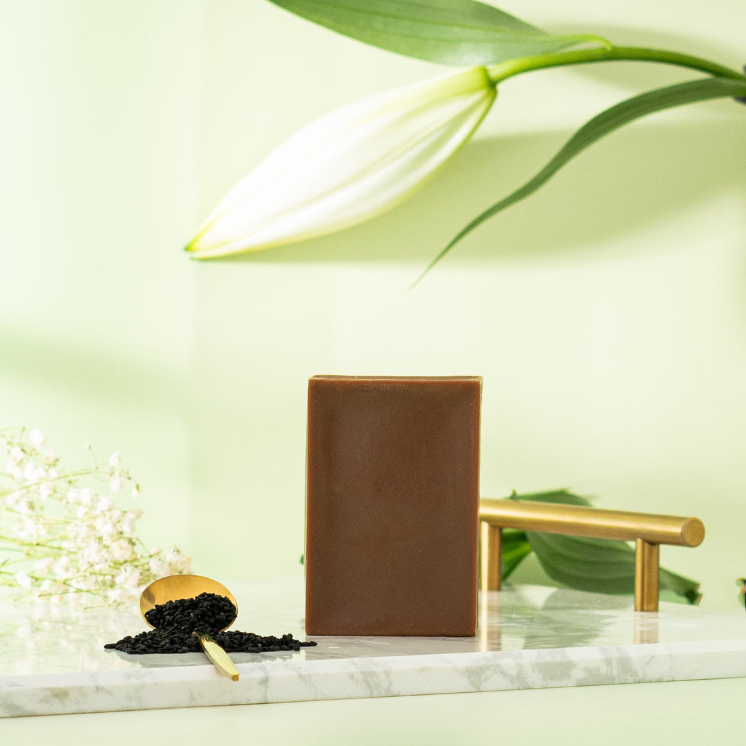 Savon à l'huile de nigelle 100% pure saponifié à froid artisanal Organica Beauty